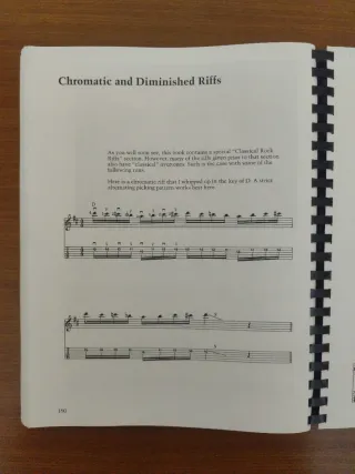 Partituras The library of classicc rock riffs