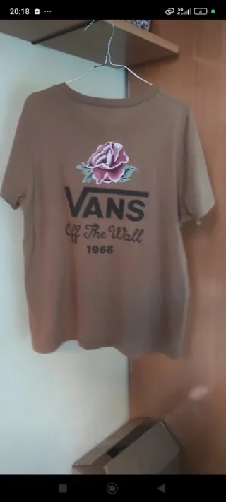 Camiseta Vans Marrón con Rosa