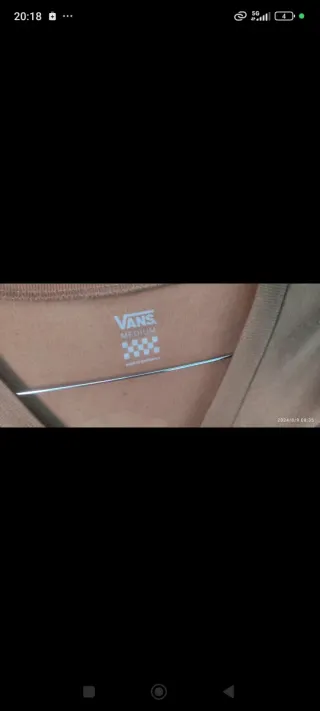 Camiseta Vans Marrón con Rosa