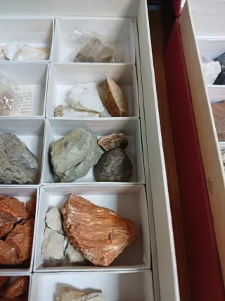 ANTIGUA COLECCIÓN DE MINERALES