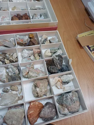 ANTIGUA COLECCIÓN DE MINERALES