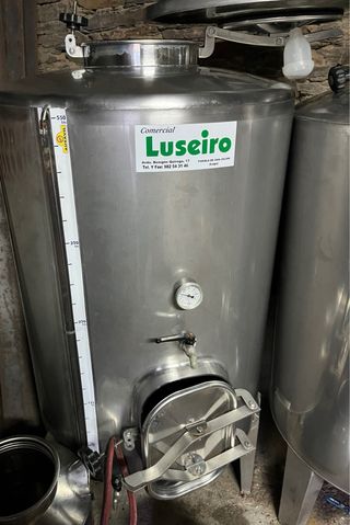 7 cubas de acero inoxidable para vino
