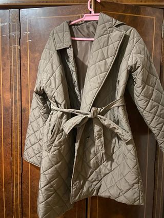 Abrigo acolchado verde oliva