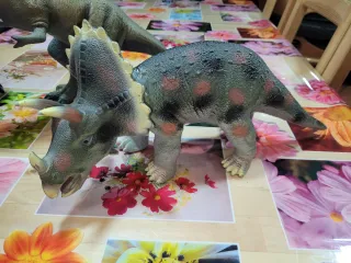 Lote dinosaurios y dragones juguetes
