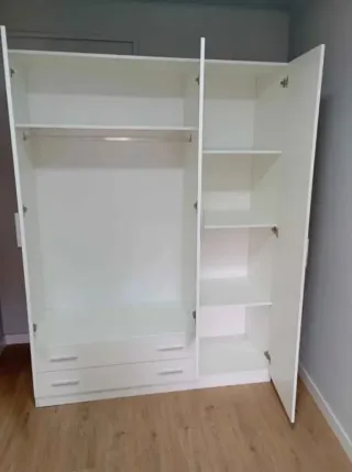 Armario blanco 3 puertas y 2 cajones