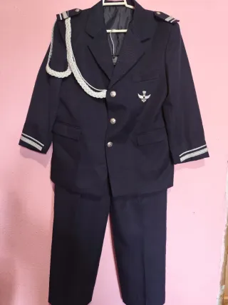Traje de comunión azul y plata