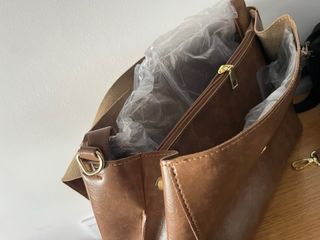 Bolso de piel marrón