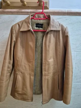 Chaqueta de cuero marrón