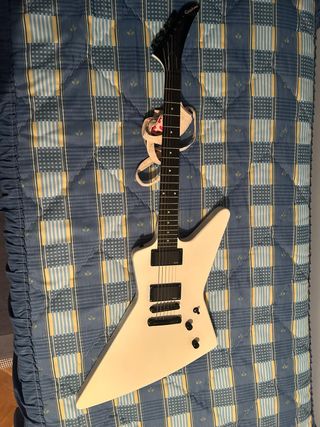 Epiphone Explorer Arctic White Guitarra