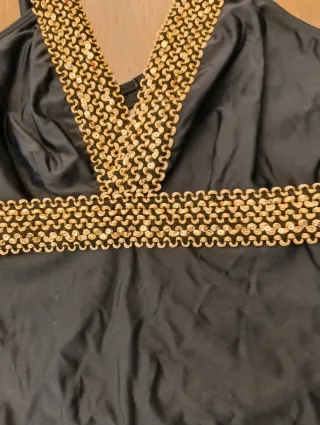 Bañador negro con detalles dorados