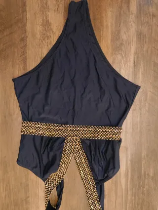 Bañador negro con detalles dorados