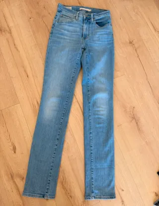 Pantalón levis 724 high rise straight