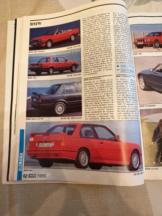 Auto catálogo antiguo