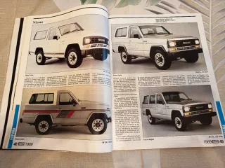 Auto catálogo antiguo