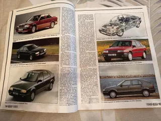 Auto catálogo antiguo