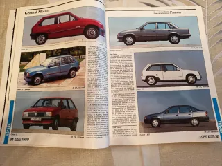 Auto catálogo antiguo