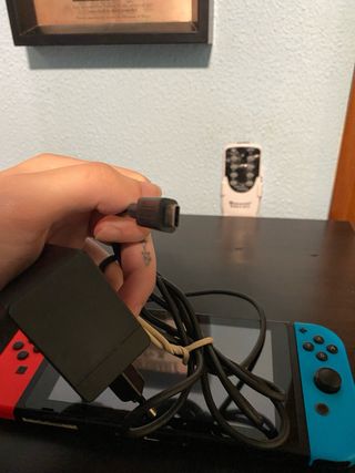 Nintendo Switch HAC-001-01 + Joy-Con Azul/Rojo