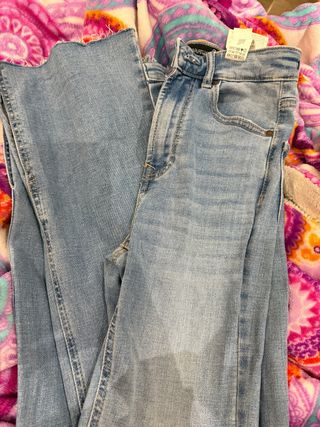 Pantalón vaquero Stradivarius Talla 32