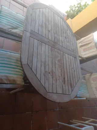 Mesa de teca y 4 sillas