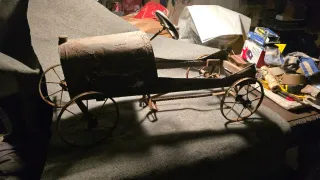 Armario con Coche de pedales antiguo