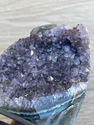 Drusa amatista con estalactita