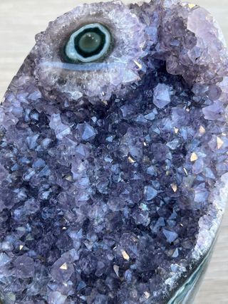 Drusa amatista con estalactita