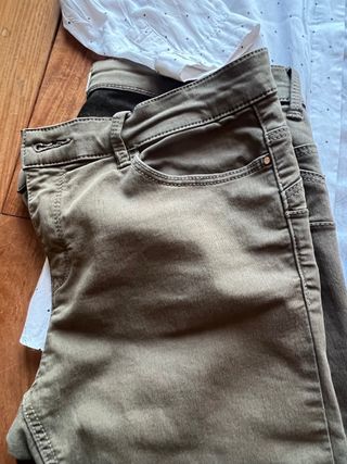 Outfit Stradivarius - camisa y vaqueros