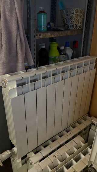 Radiadores de agua de varios tamaños con válvula