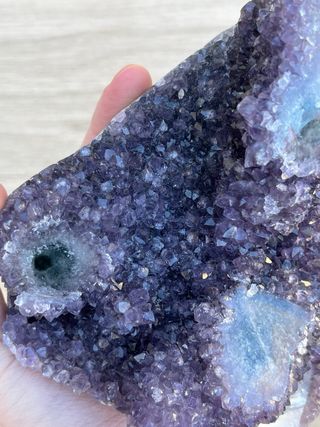 Drusa amatista con estalactita