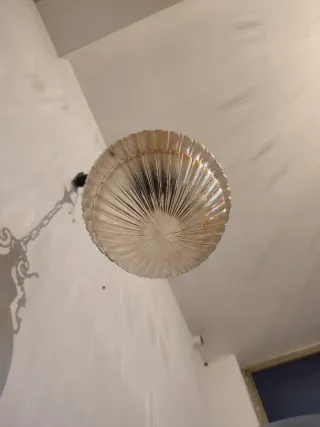 Lampadario liberty in ottone e vetro ambrato