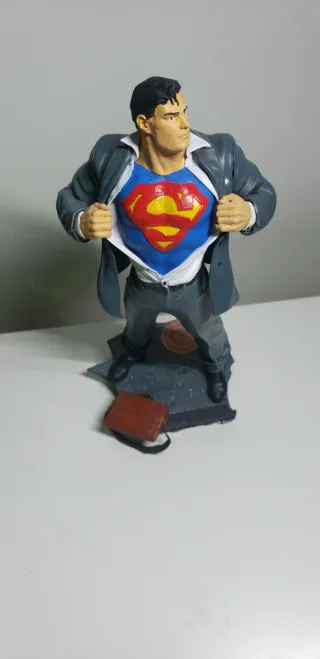 Figura Superman pintada a mano