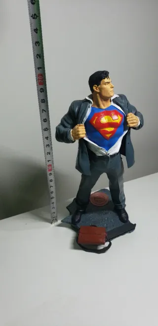 Figura Superman pintada a mano