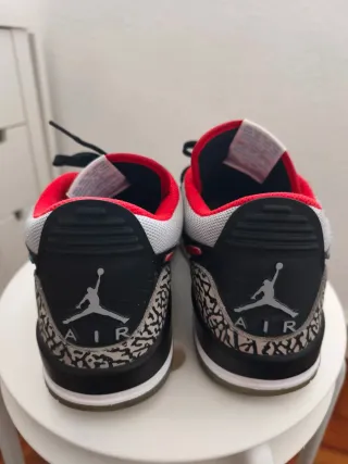 Zapatillas Jordan Legacy Negras y Rojas