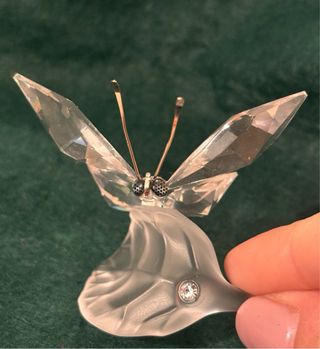 Swarovski farfalla su foglia