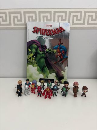 Lote Figuras Marvel + Libro Spiderman vs Mysterio
