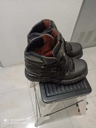 Botas de piel natural color negro talla 40 unisex