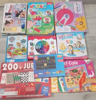 Tienda de madera y varios juegos