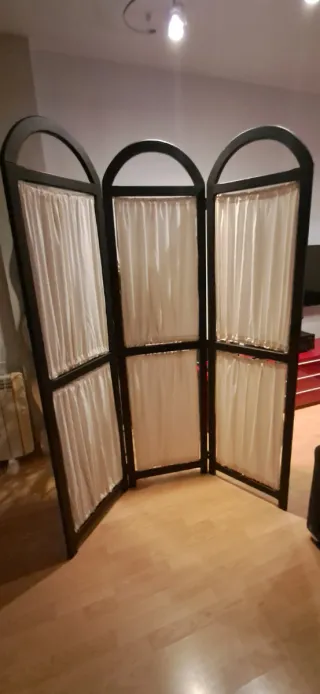 Biombo de tela y madera