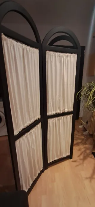 Biombo de tela y madera