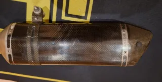 Tubo de escape Akrapovic carbono