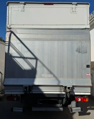 Se vende camión Renault maxiti carrozado 3.500k