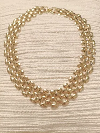 Gargantilla dorada eslabones