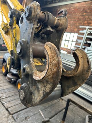 Mini Retroexcavadora New Holland