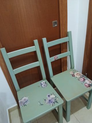 Juego de 2 sillas de madera decoradas