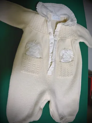 Pagliaccetto neonato con coniglietti