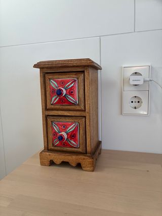Joyero de madera con cajones decorados en porcelan