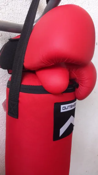 Saco de boxeo Outshock rojo