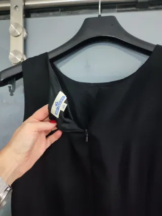 Vestido negro con abalorios