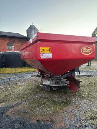 Abonadora Vicon Roja