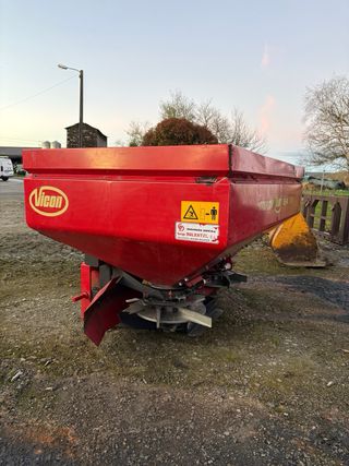 Abonadora Vicon Roja